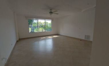 Samborondon, Renta de linda casa 3 Dormitorios con Vista al Lago