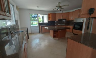 Samborondon, Renta de linda casa 3 Dormitorios con Vista al Lago