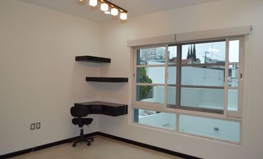 Ubicadísima residencia en Country Club
