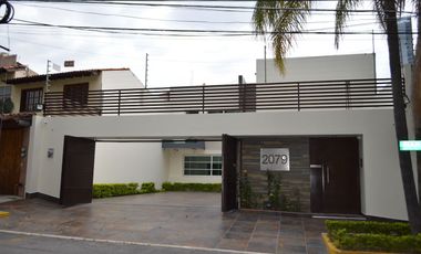 Ubicadísima residencia en Country Club