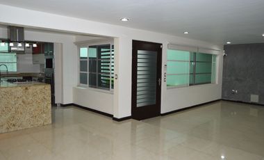 Ubicadísima residencia en Country Club