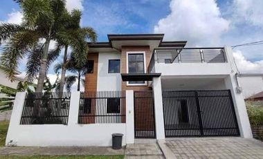 MODERN AND SPACIOUS THREE BEDROOMS HOUSE AND LOT FOR SALE!