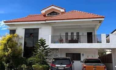 Unparalleled Elegance Awaits! Immerse Yourself in Luxury with this Exquisite 6BR Fully Furnished House and Lot in Versailles Alabang. Corner Lot with Ample Parking. Indulge in the Epitome of Prestige! Don't Miss This Grand Opportunity!