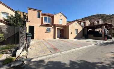 Hermosa Casa en condominio Valle lo Campino