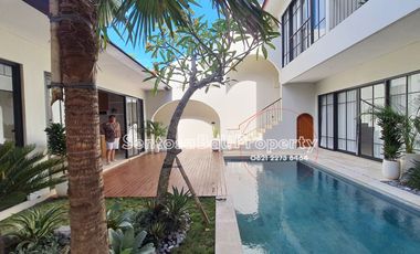 Brand new villa 3 bedrooms 240m2 di Jimbaran