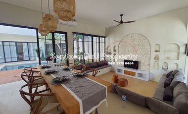 Brand new villa 3 bedrooms 240m2 di Jimbaran