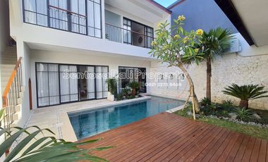 Brand new villa 3 bedrooms 240m2 di Jimbaran