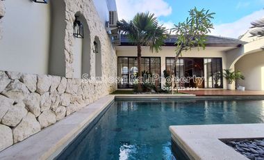 Brand new villa 3 bedrooms 240m2 di Jimbaran