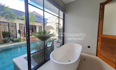 Brand new villa 3 bedrooms 240m2 di Jimbaran
