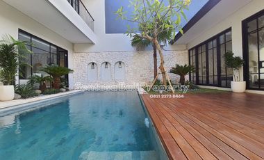Brand new villa 3 bedrooms 240m2 di Jimbaran