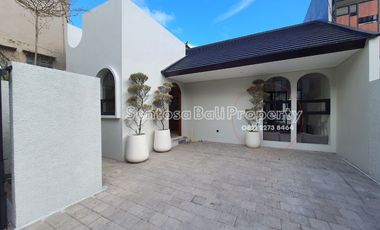 Brand new villa 3 bedrooms 240m2 di Jimbaran