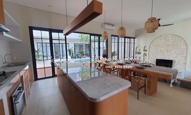 Brand new villa 3 bedrooms 240m2 di Jimbaran