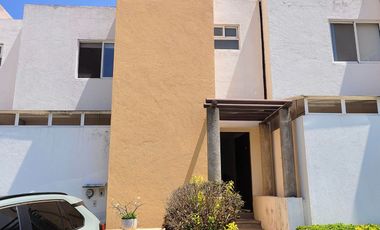 Casa en venta en Yautepec Morelos, en conjunto con alberca.