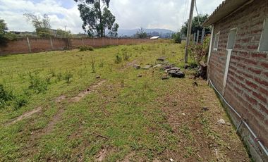 Vendo un Terreno con Casa en Pifo