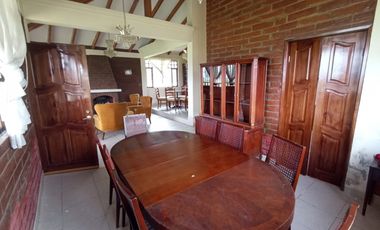 Vendo un Terreno con Casa en Pifo