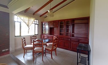Vendo un Terreno con Casa en Pifo