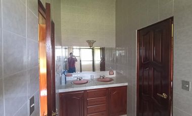 Vendo un Terreno con Casa en Pifo