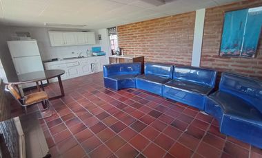 Vendo un Terreno con Casa en Pifo