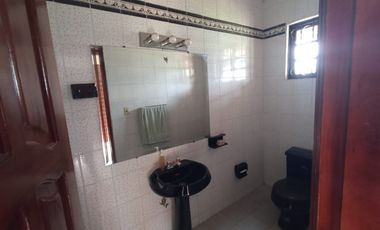 Vendo un Terreno con Casa en Pifo