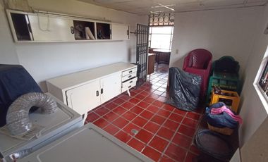 Vendo un Terreno con Casa en Pifo