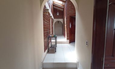 Vendo un Terreno con Casa en Pifo