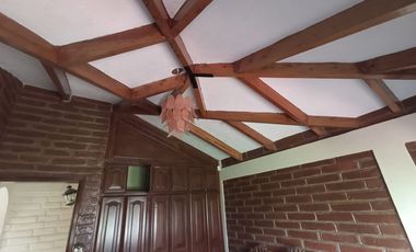 Vendo un Terreno con Casa en Pifo