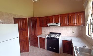 Vendo un Terreno con Casa en Pifo