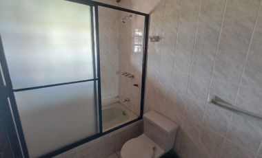 Vendo un Terreno con Casa en Pifo