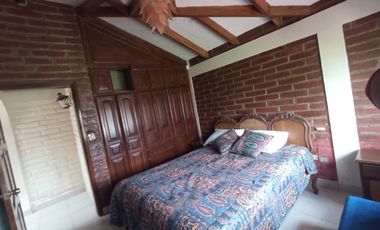 Vendo un Terreno con Casa en Pifo