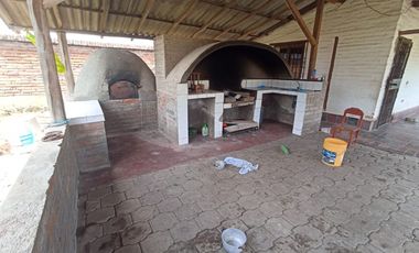 Vendo un Terreno con Casa en Pifo