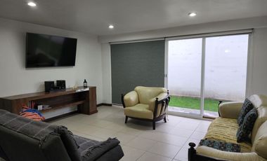 Casa en Venta en San Miguel Zinacantepec de tres niveles y cuatro recamaras