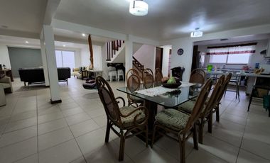 Casa en Venta en San Miguel Zinacantepec de tres niveles y cuatro recamaras