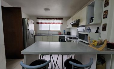 Casa en Venta en San Miguel Zinacantepec de tres niveles y cuatro recamaras