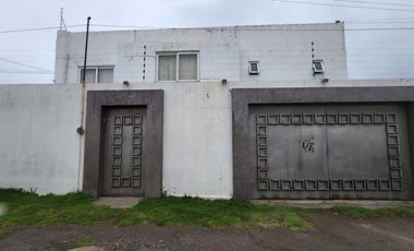 Casa en Venta en San Miguel Zinacantepec de tres niveles y cuatro recamaras