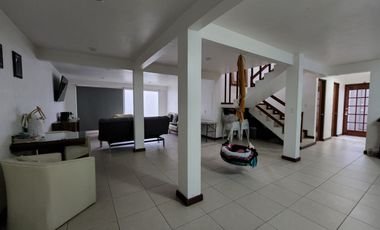 Casa en Venta en San Miguel Zinacantepec de tres niveles y cuatro recamaras