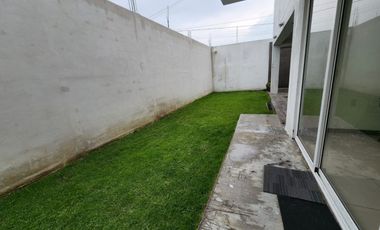 Casa en Venta en San Miguel Zinacantepec de tres niveles y cuatro recamaras