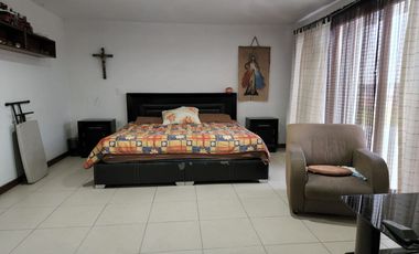 Casa en Venta en San Miguel Zinacantepec de tres niveles y cuatro recamaras