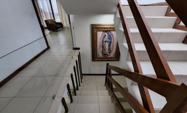 Casa en Venta en San Miguel Zinacantepec de tres niveles y cuatro recamaras