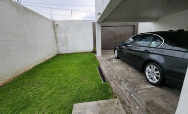 Casa en Venta en San Miguel Zinacantepec de tres niveles y cuatro recamaras