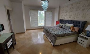 Samborondon, Renta de Linda Casa 4 Dorm. con Piscina Amoblada