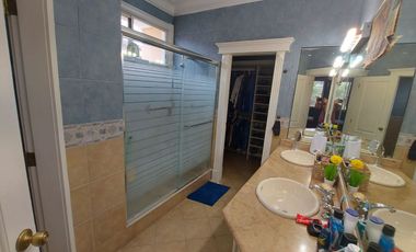 Samborondon, Renta de Linda Casa 4 Dorm. con Piscina Amoblada