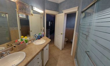 Samborondon, Renta de Linda Casa 4 Dorm. con Piscina Amoblada