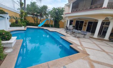 Samborondon, Renta de Linda Casa 4 Dorm. con Piscina Amoblada