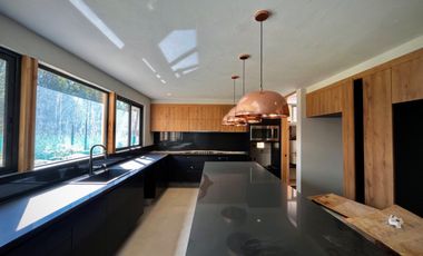CASA EN VENTA EN VALLE DE BRAVO A 7 MINUTOS DEL CENTRO DE AVANDARO