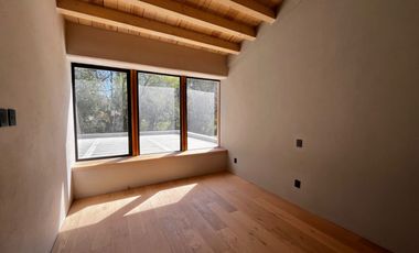 CASA EN VENTA EN VALLE DE BRAVO A 7 MINUTOS DEL CENTRO DE AVANDARO