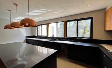 CASA EN VENTA EN VALLE DE BRAVO A 7 MINUTOS DEL CENTRO DE AVANDARO