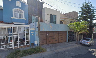 Casa en Calle Mabuse Coto Naciones Unidas Zapopan Jalisco Remate Bancario