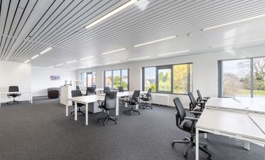 Book open plan office space for businesses of all sizes in Regus Enterprise Makati
