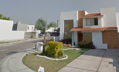 Magnifica Casa con jardín en Juriquilla, Querétaro. ¡Gran Remate!