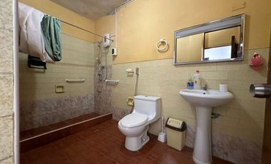 OPORTUNIDA DE NEGOCIO AMPLIA CASA EN VENTA – AV.  GRAU DE PIURA